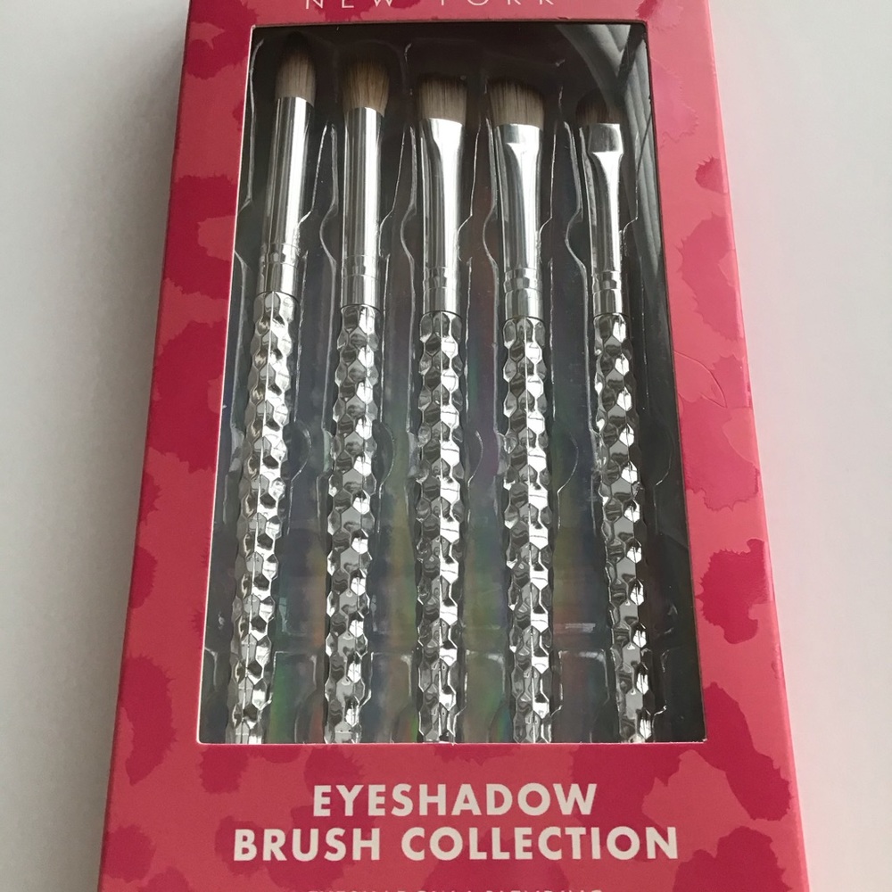 LAST 1! NEW Nicole Miller NY Eyeshadow 5-Brush SET Blend Glam Silver Tone Travel - Picture 7 of 10
